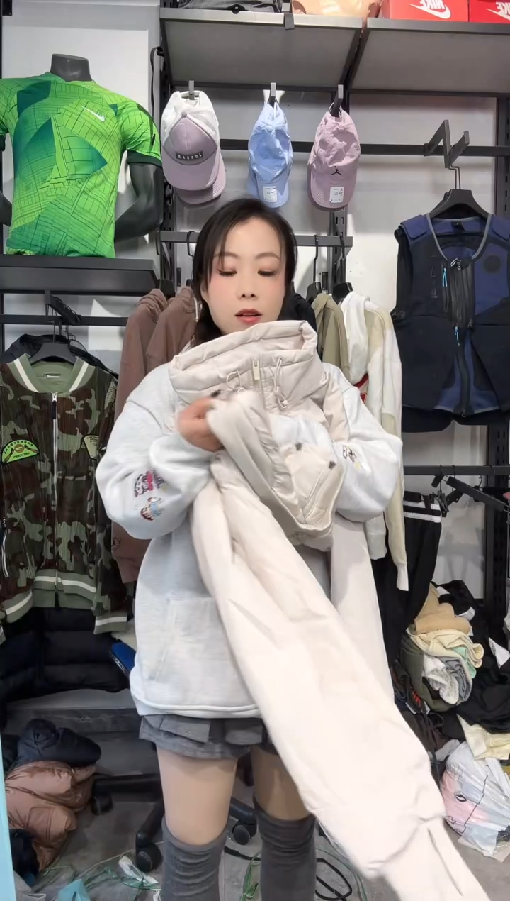 1110 编码 耐克卫衣服饰过款为准 尺码  S