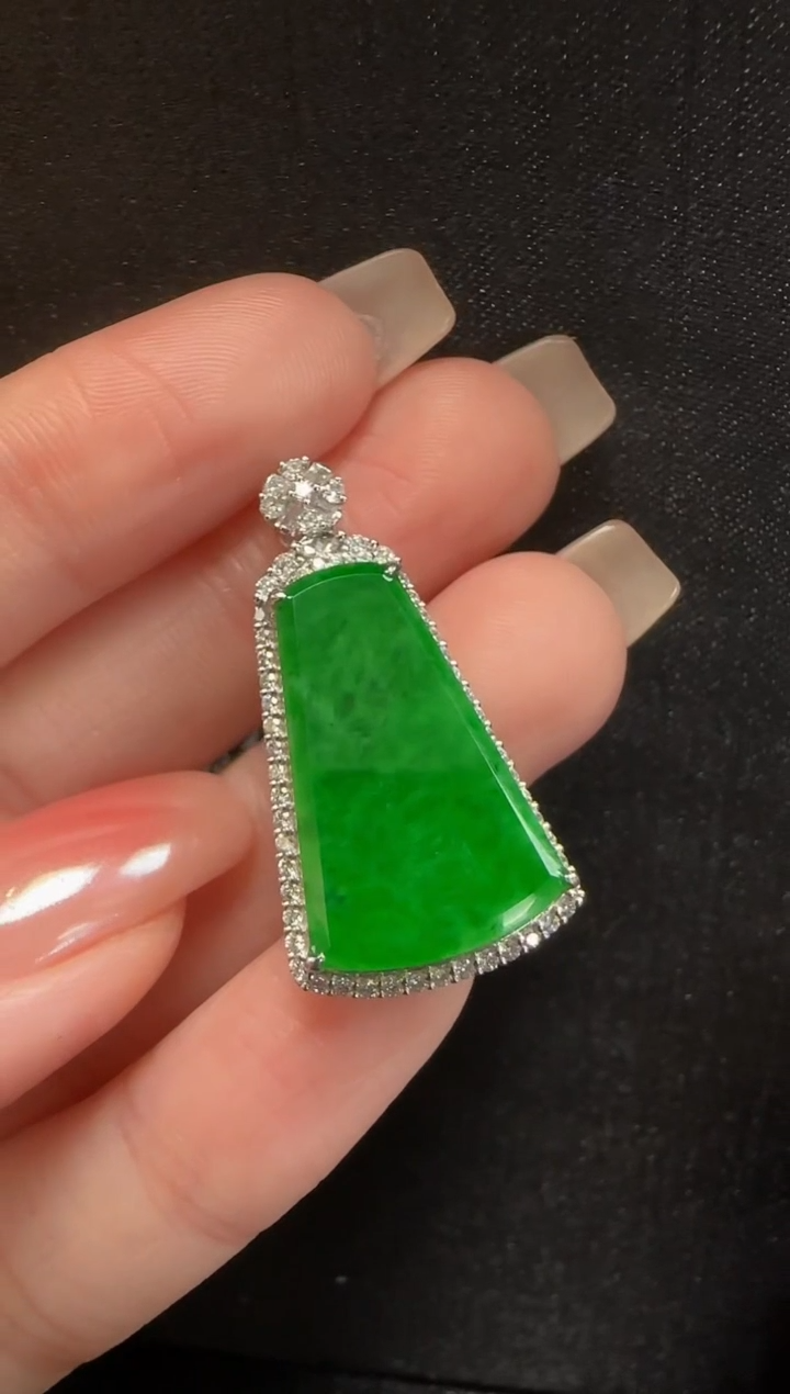 【闪购商品】翡翠颈饰18K金镶嵌035无事牌一个