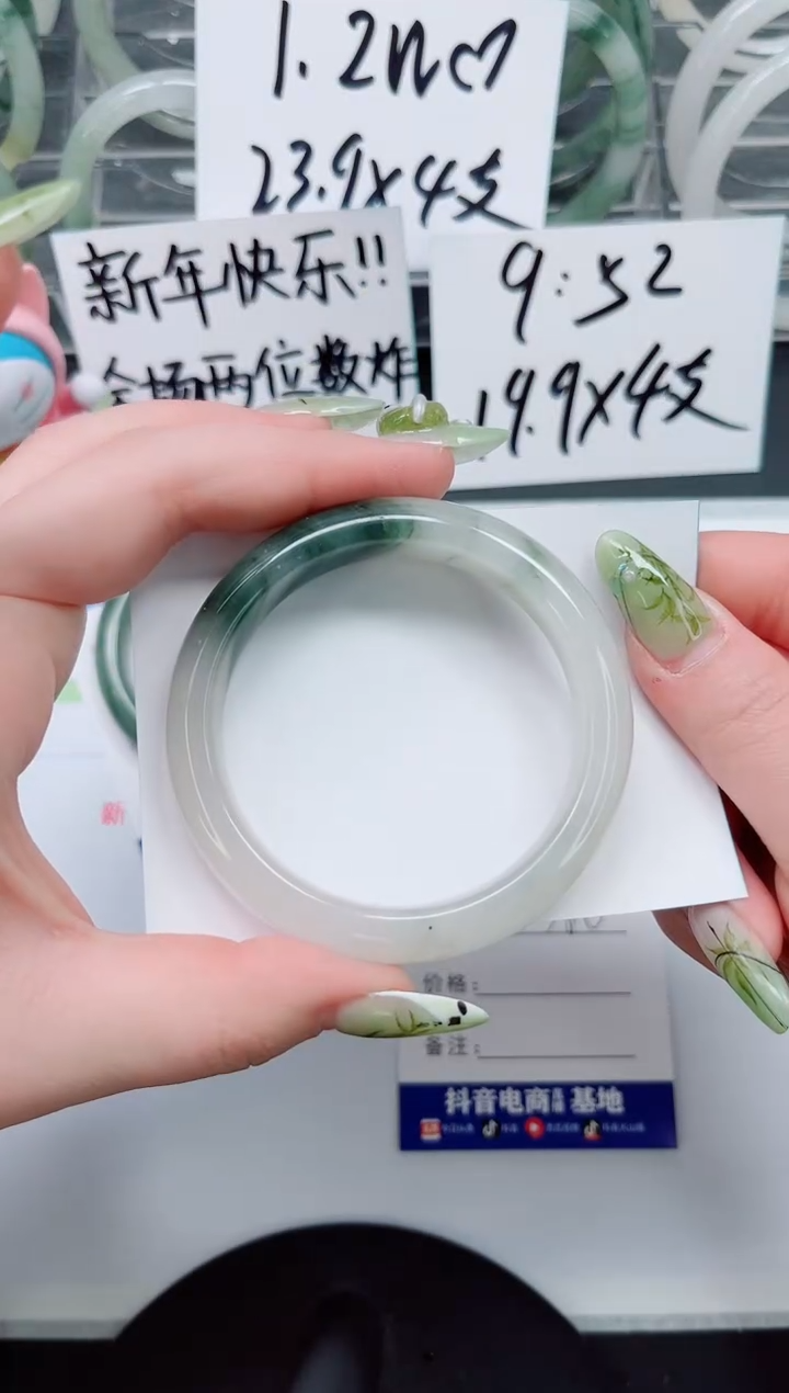 【闪购商品】石英质玉手镯未镶嵌a81
