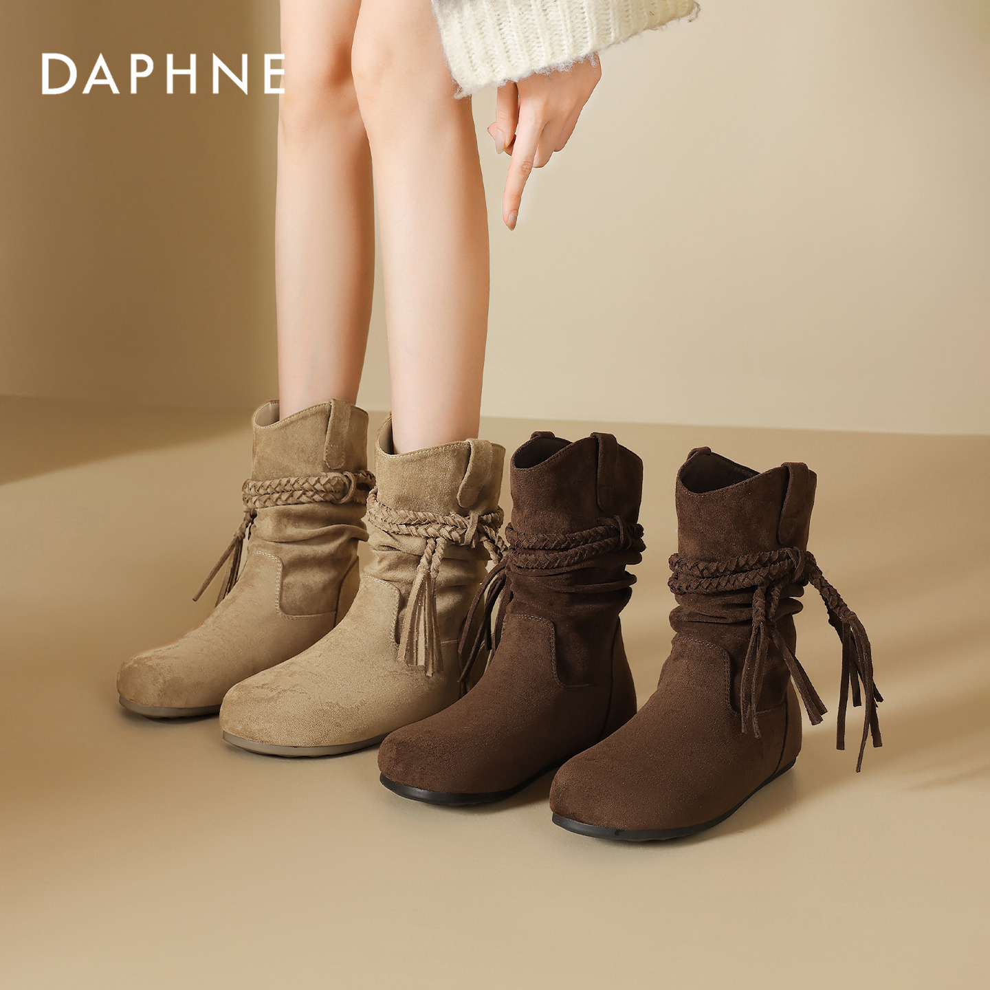 达芙妮富家千金风秋季新款工装风内增高耐磨时尚百搭舒适平底短靴