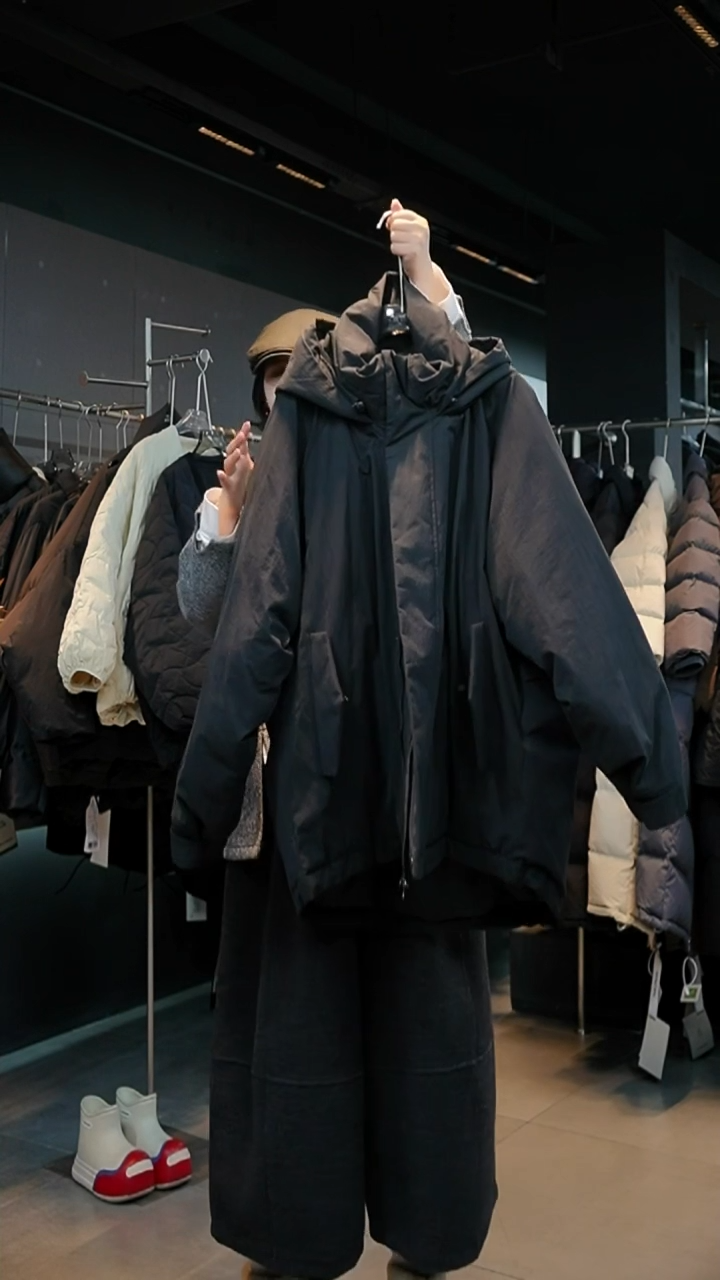 250133黑色羽绒250133黑色羽绒