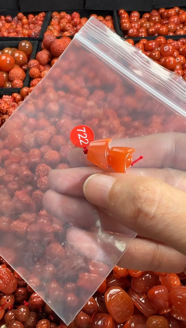 颈饰未镶嵌南红玛瑙1