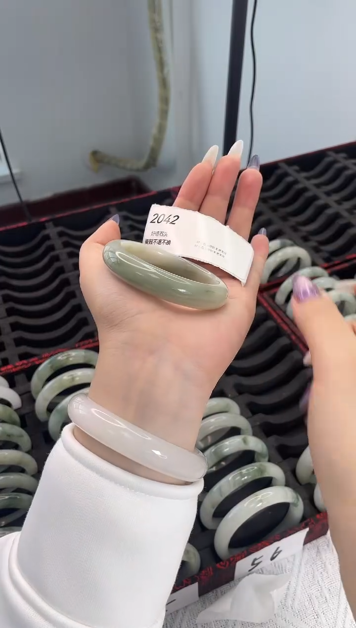 未镶嵌手镯石英质玉2042瑕