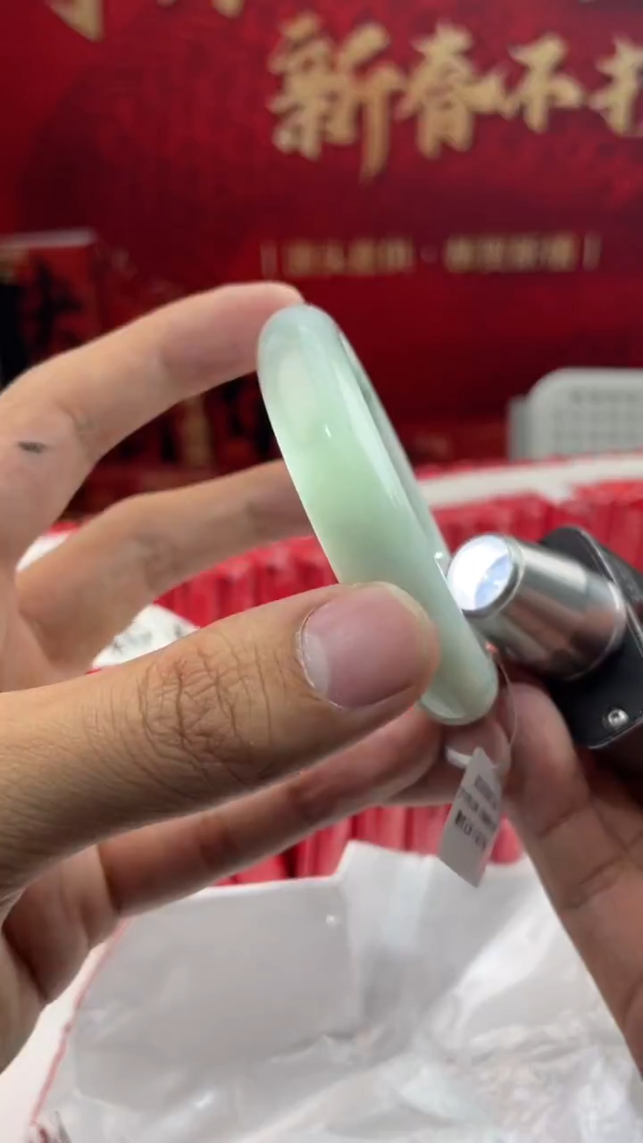 【闪购商品】翡翠手镯未镶嵌17翡翠手镯（微瑕）