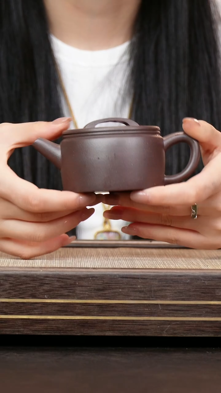 茶壶紫砂底槽清 汉瓦壶 梅小章