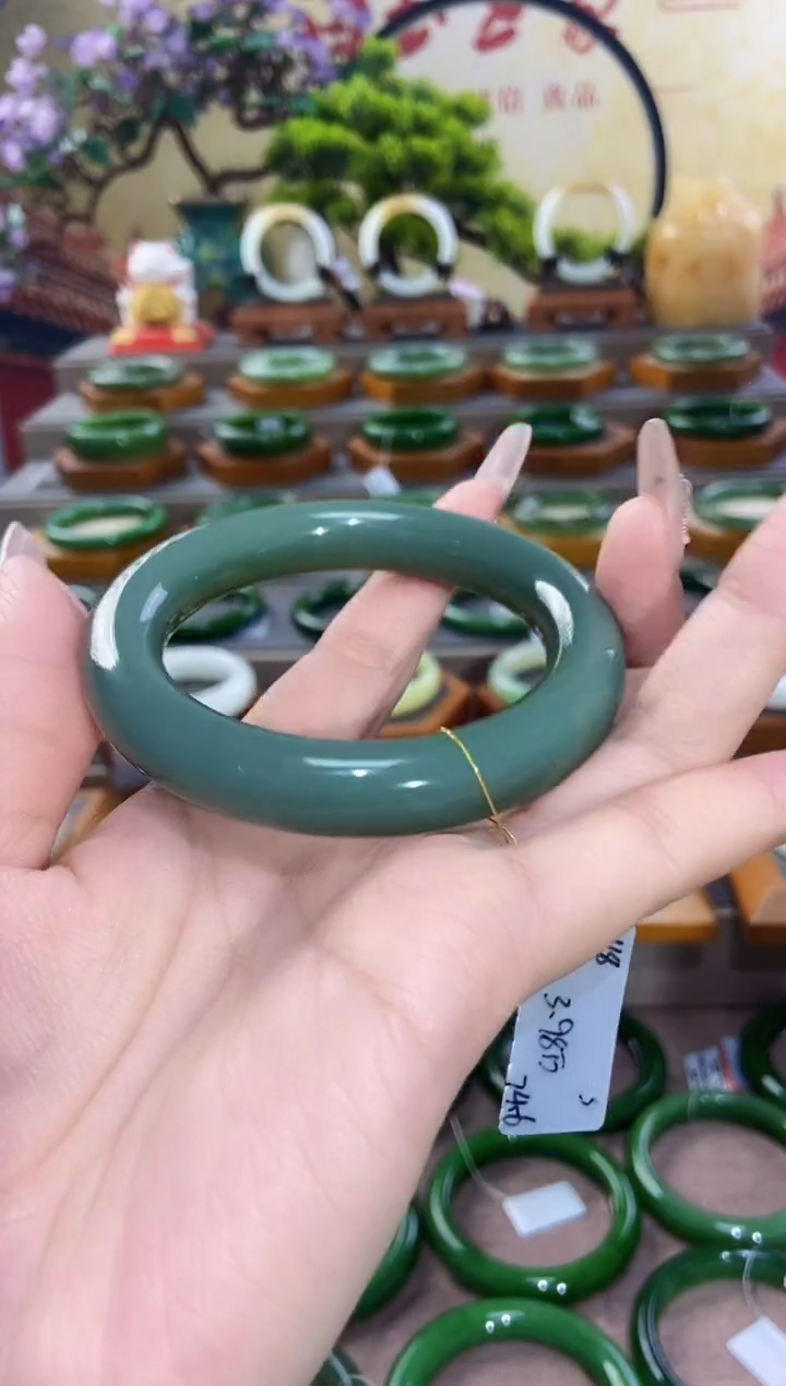 【闪购商品】和田玉手镯未镶嵌粉青手镯57+