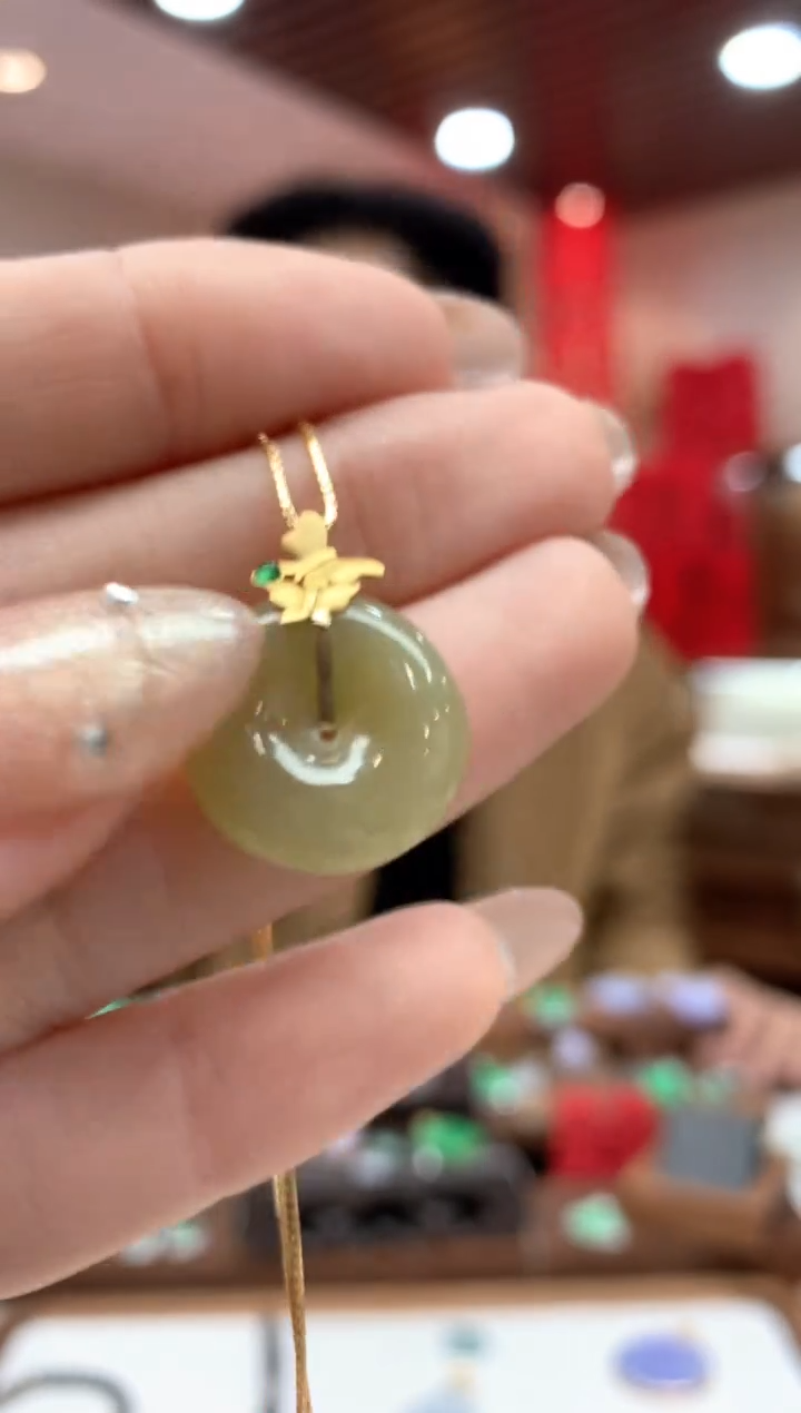 【闪购商品】翡翠吊坠(不含链)18K金镶嵌平安扣