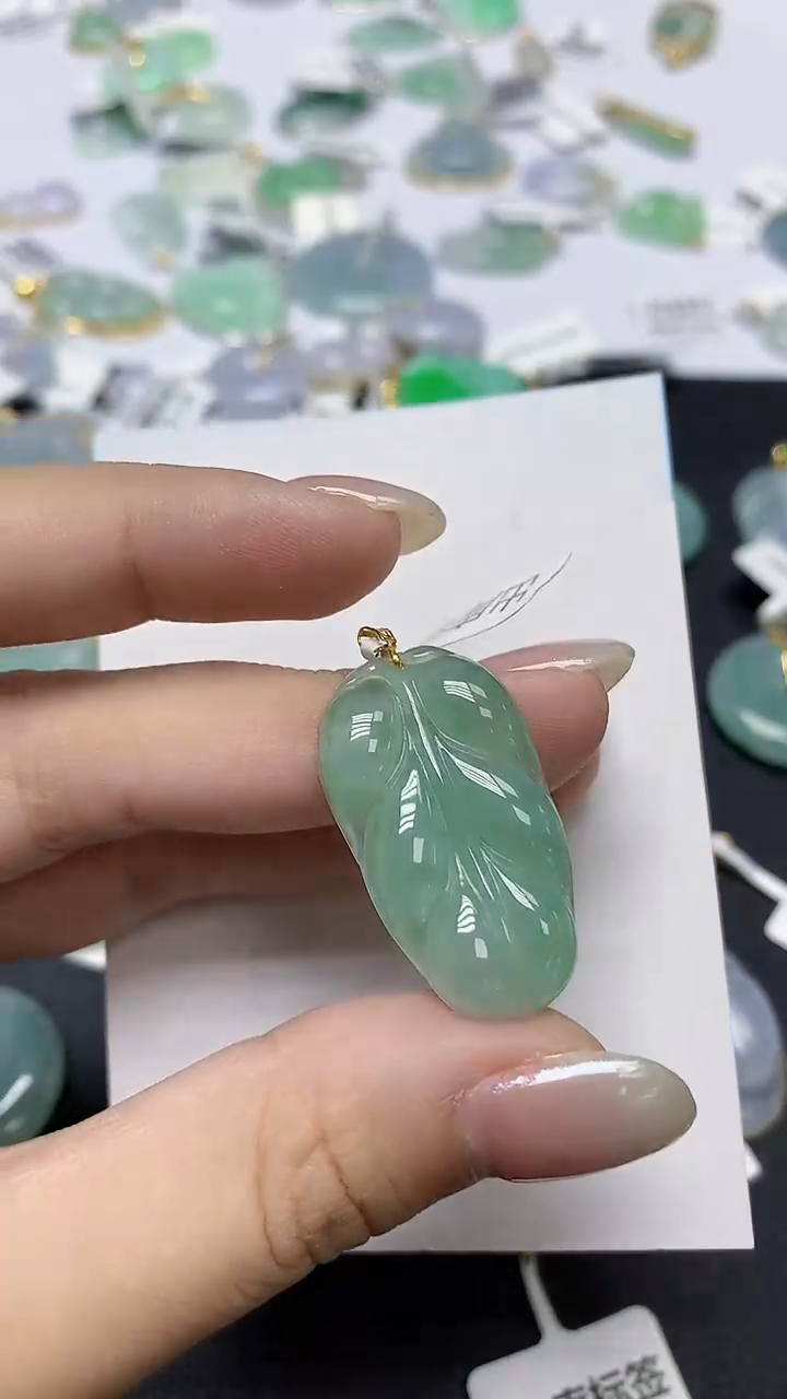 翡翠18K金镶嵌颈饰天然缅甸翡翠A货