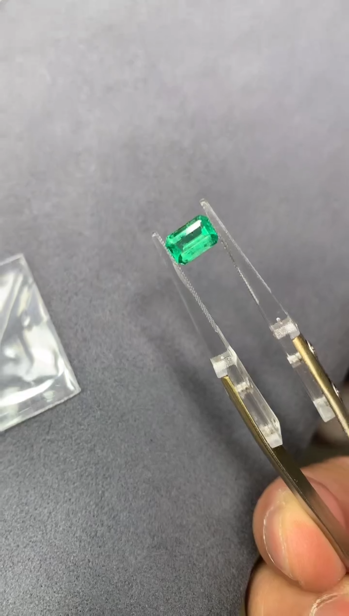 【闪购商品】祖母绿裸石未镶嵌0.9ct 65