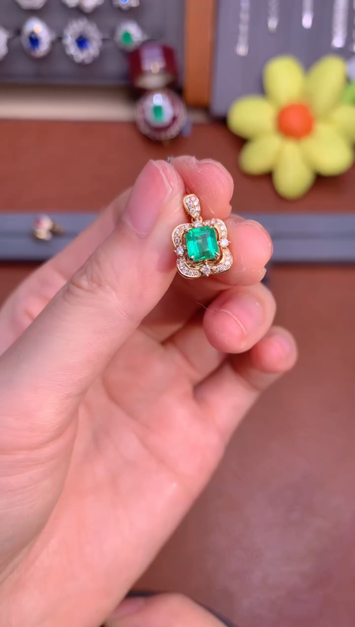 【闪购商品】祖母绿吊坠(不含链)18K金镶嵌0.86CT