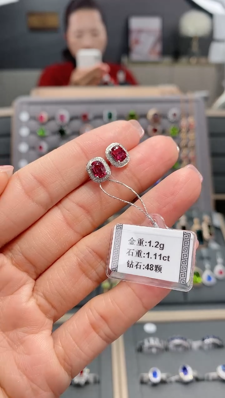 【闪购商品】碧玺耳饰18K金镶嵌1.11  