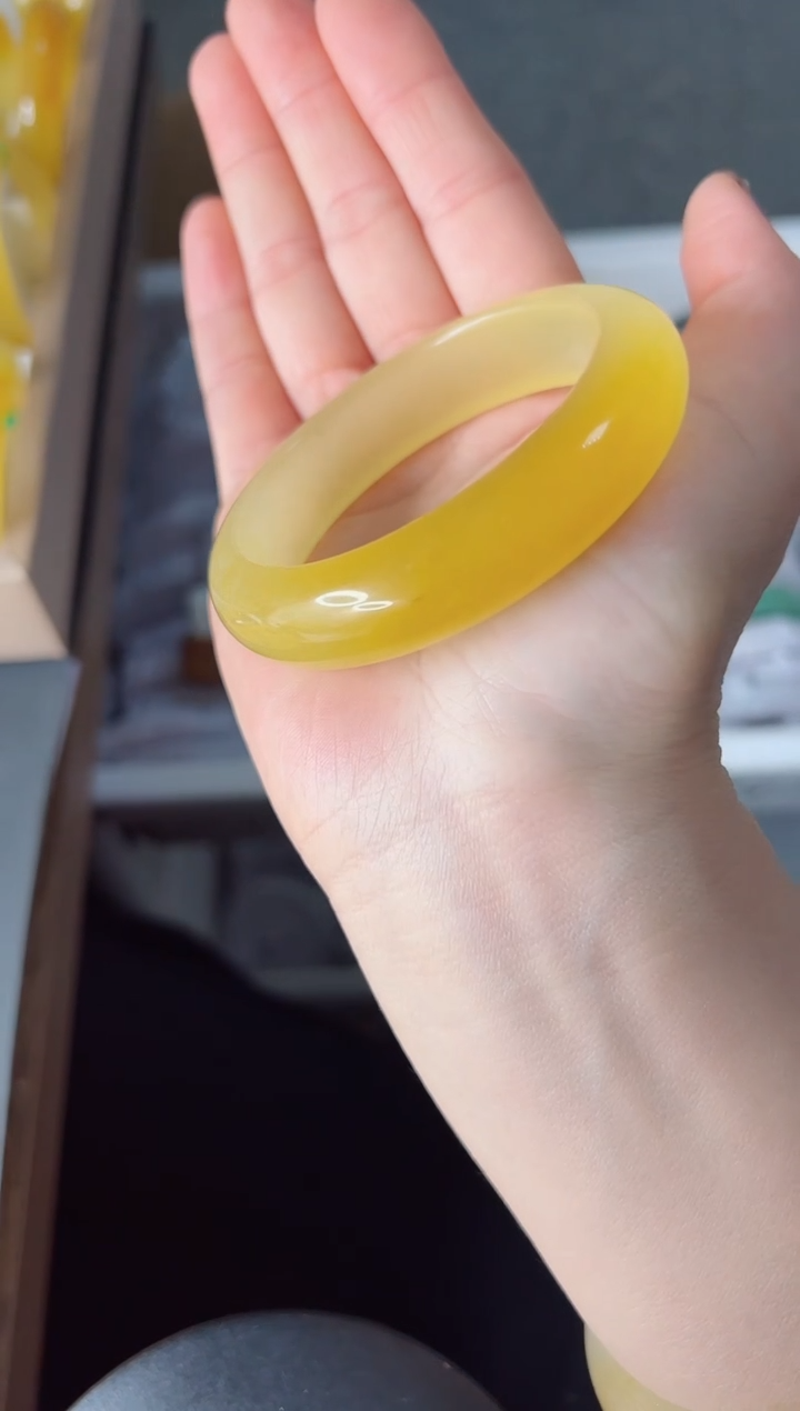 【闪购商品】石英质玉手镯未镶嵌597-55+