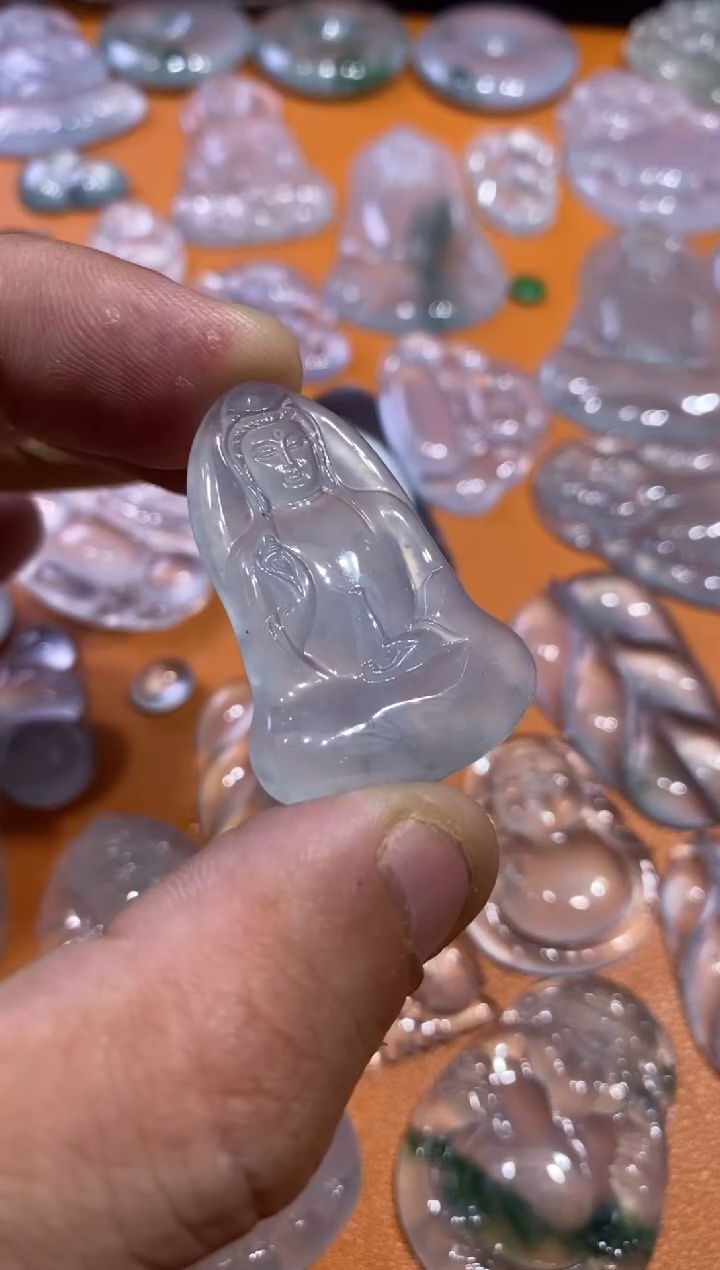 【闪购商品】翡翠颈饰未镶嵌观音2980