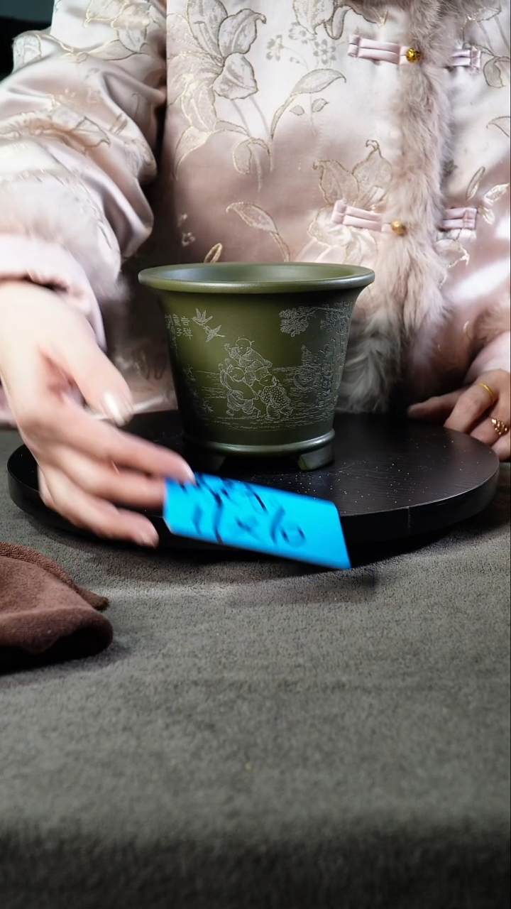 宜兴紫砂小花盆盆 