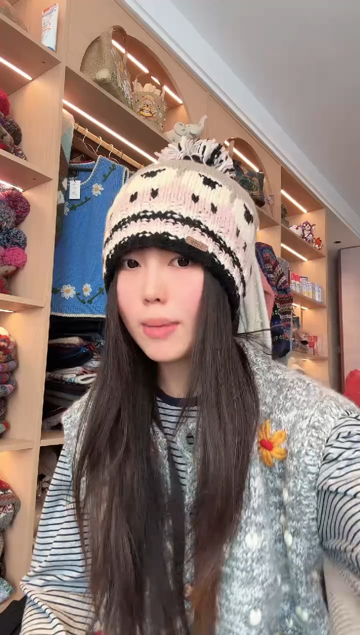 羊毛黑边小羊帽  