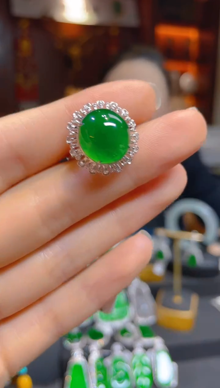 【闪购商品】翡翠戒指18K金镶嵌114303天然A货翡翠蛋面戒指