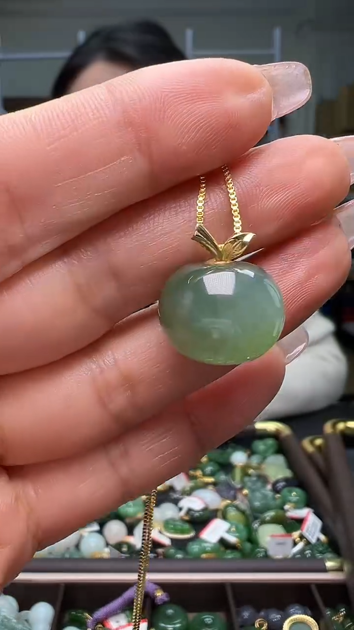 颈饰18K金镶嵌和田玉（多样性发货.发其一)12.25.40