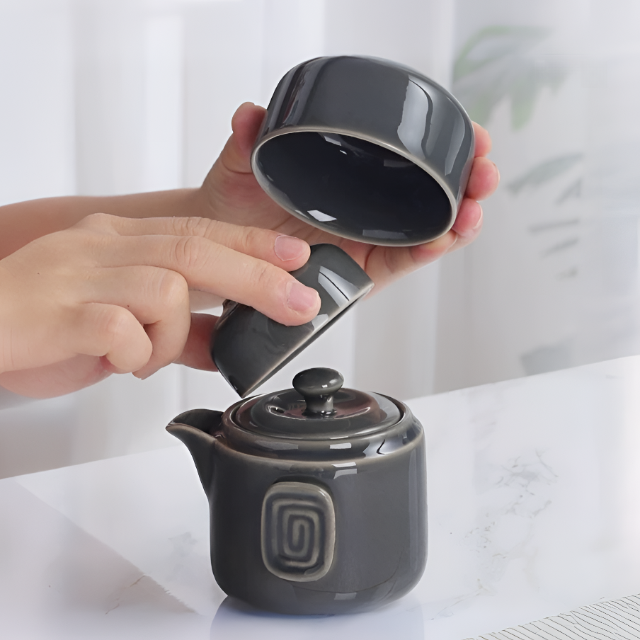 越窑青瓷宝瓶加2杯