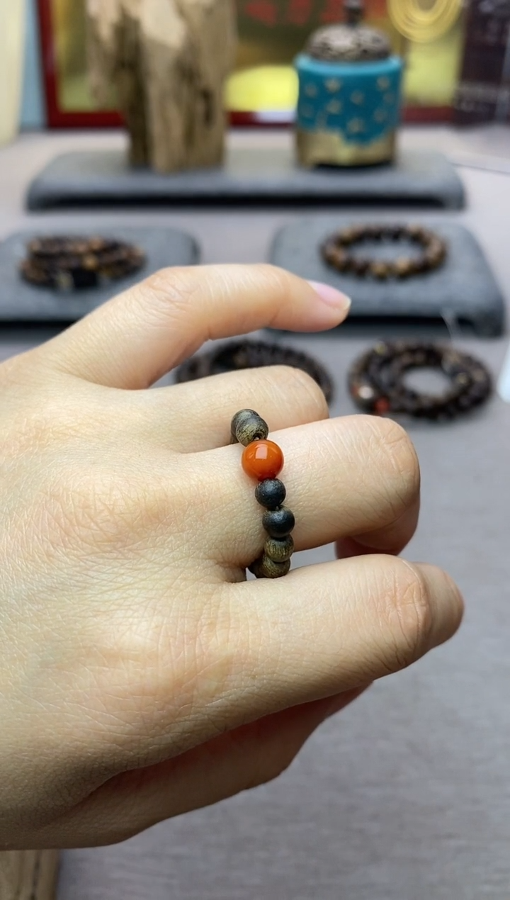 【闪购商品】沉香沉香碎屑白棋戒指      