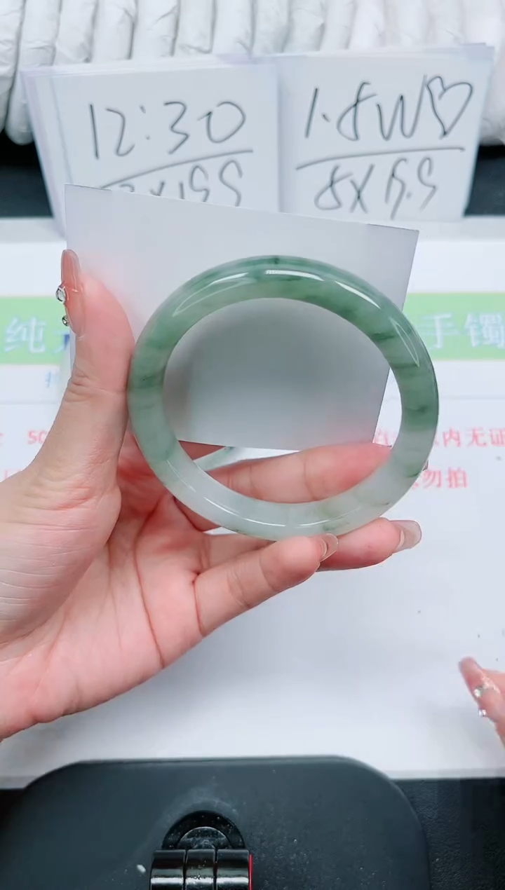 【闪购商品】石英质玉手镯未镶嵌168