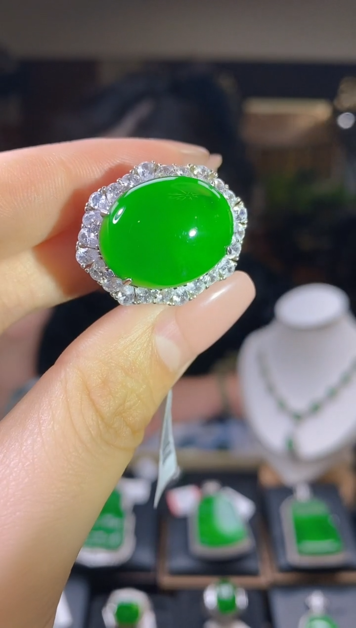 【闪购商品】翡翠吊坠(不含链)未镶嵌多样性发其一