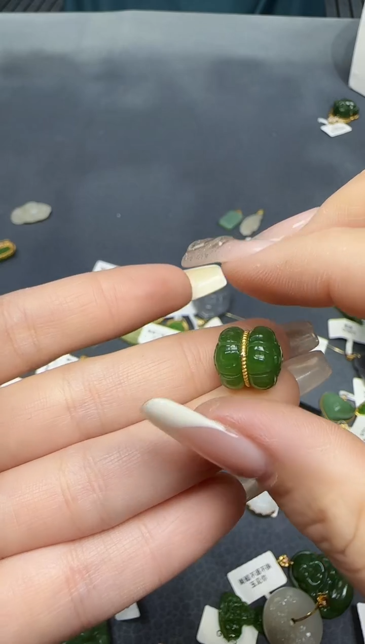 【闪购商品】和田玉挂件18K金镶嵌1