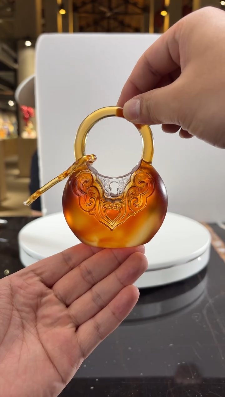 摆件水晶琉璃同心锁