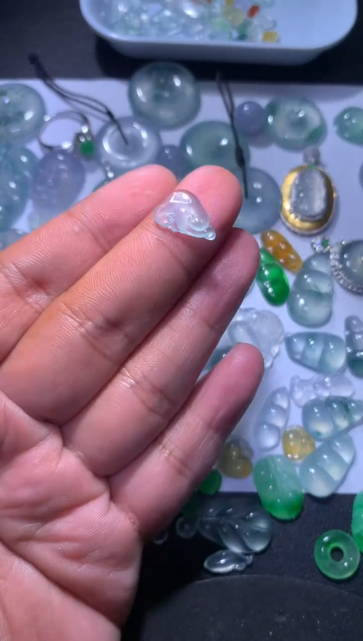 【闪购商品】翡翠颈饰未镶嵌如意