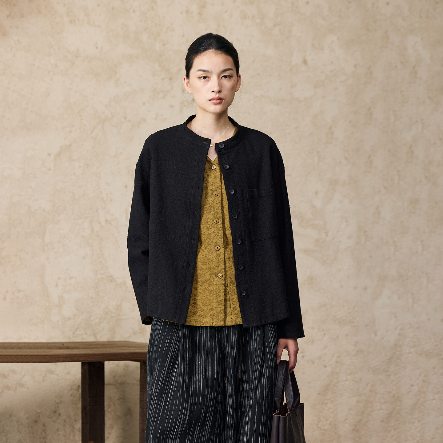 qtu棉麻黑色显瘦短外套女春秋新款小立领文艺高级亚麻上衣 呼吸