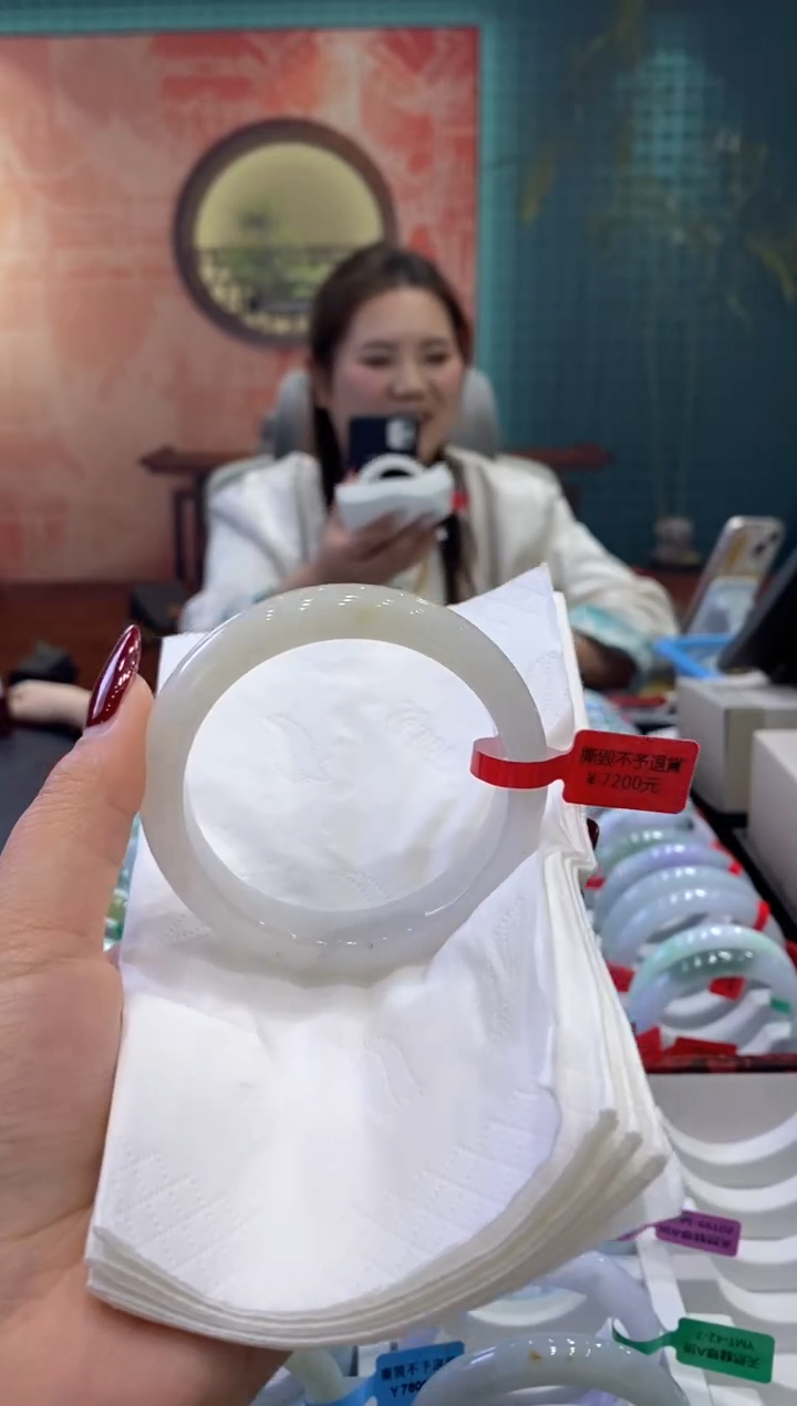 【闪购商品】翡翠手镯未镶嵌多人00018319