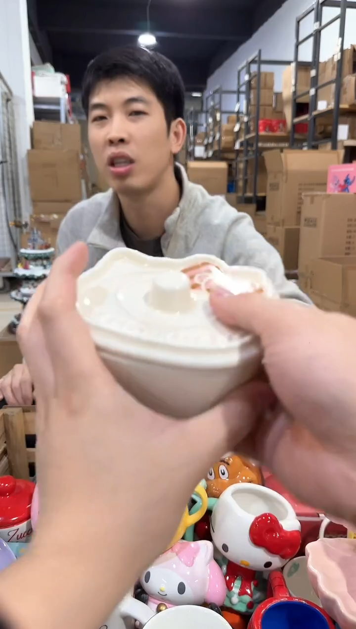 瓷片白色kt猫炖盅