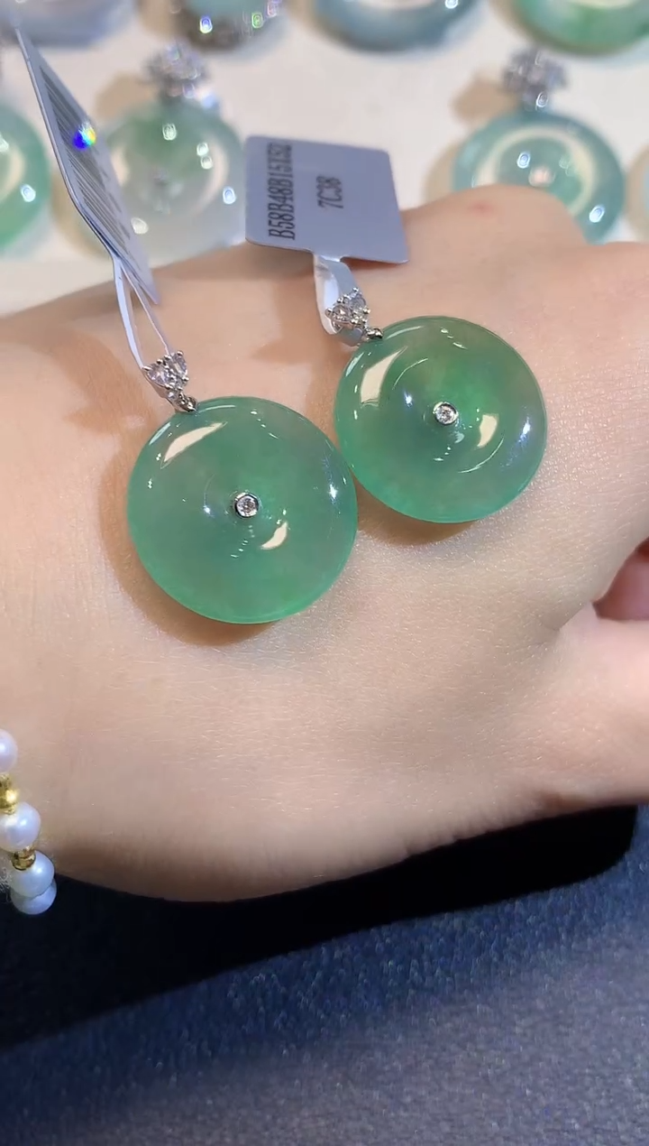 吊坠(不含链)18K金镶嵌翡翠A16 多样性发货一件