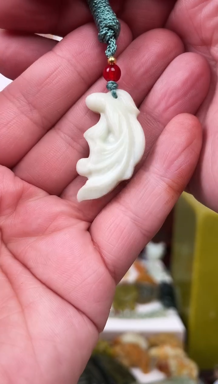 未镶嵌蛇纹石玉颈饰·