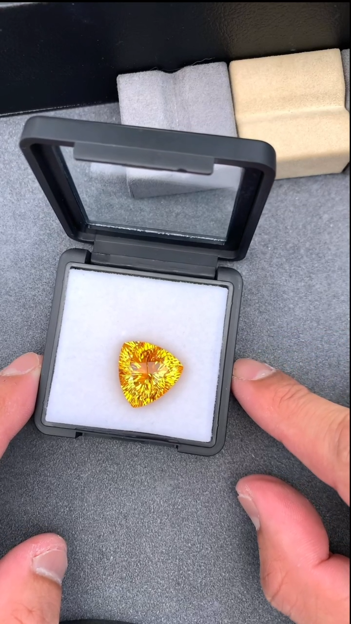 【闪购商品】黄晶裸石未镶嵌20.775克拉