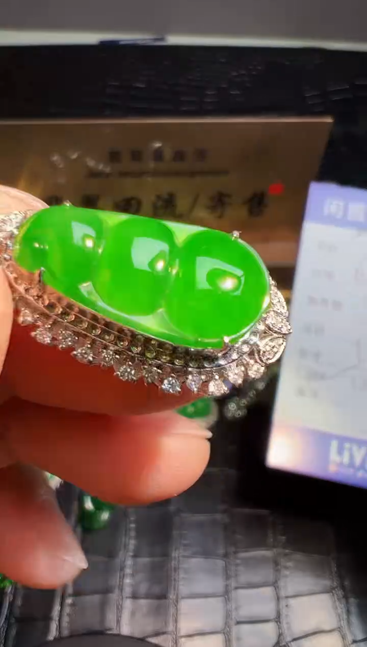 【闪购商品】翡翠颈饰18K金镶嵌翡翠回流