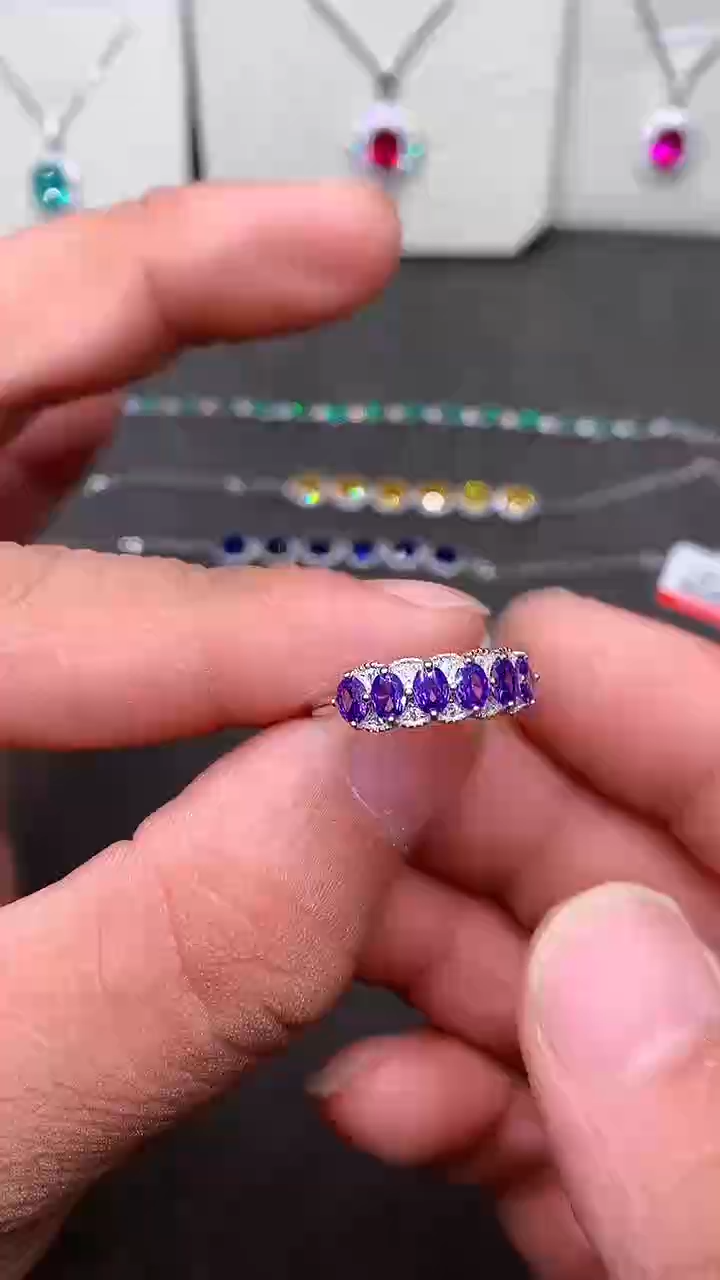 【闪购商品】彩色蓝宝石戒指银S925镶嵌........