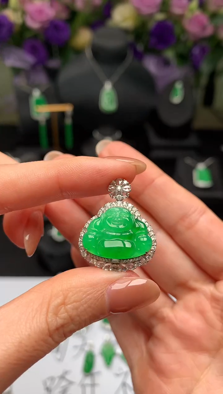 颈饰18K金镶嵌翡翠佛公