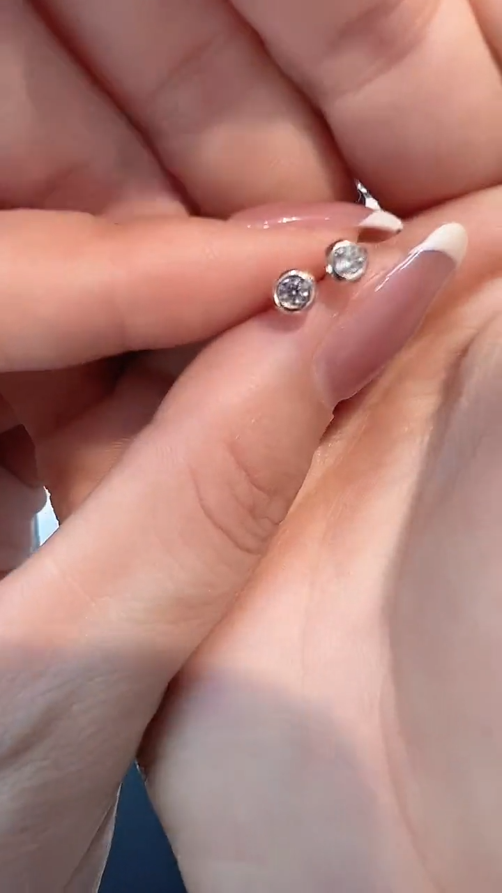 【闪购商品】钻石·18K金镶嵌20分耳钉