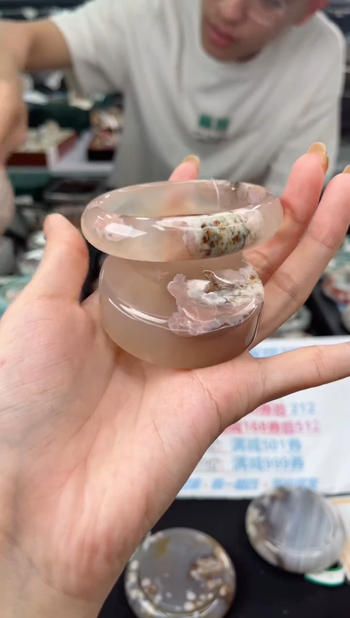 【闪购商品】石英质玉手镯未镶嵌57圈口（赠品镯心）3456252