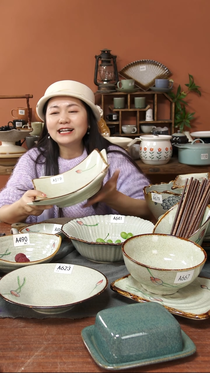 陶瓷A519 一只四边手绘荷花黑点25*7.5可能微瑕