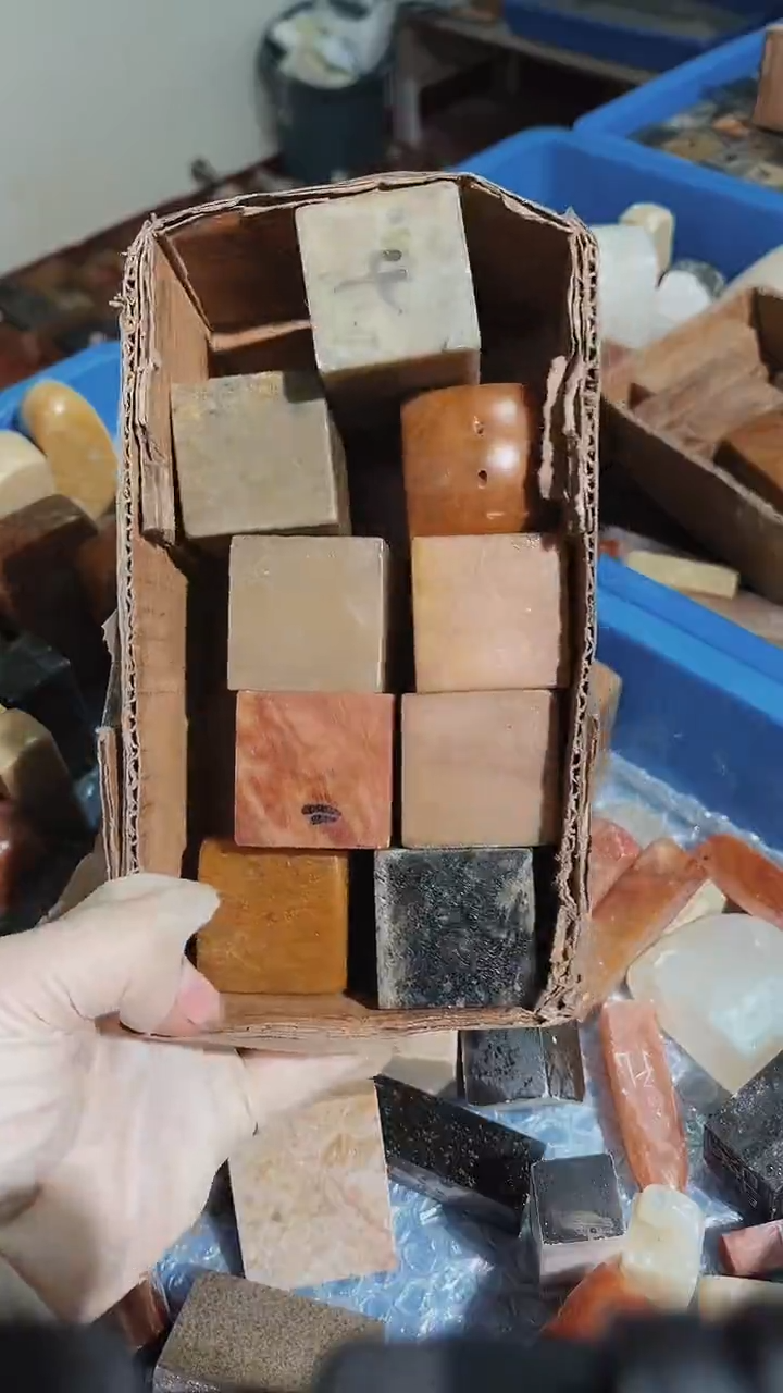 老挝石无***童瑕疵不规则章9方