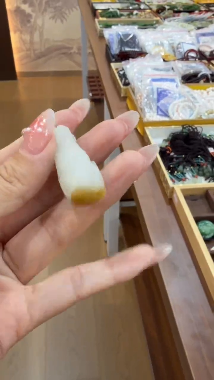 颈饰未镶嵌和田玉挂件