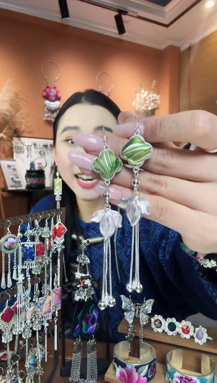 【闪购商品】刺绣纯手工民族风耳环