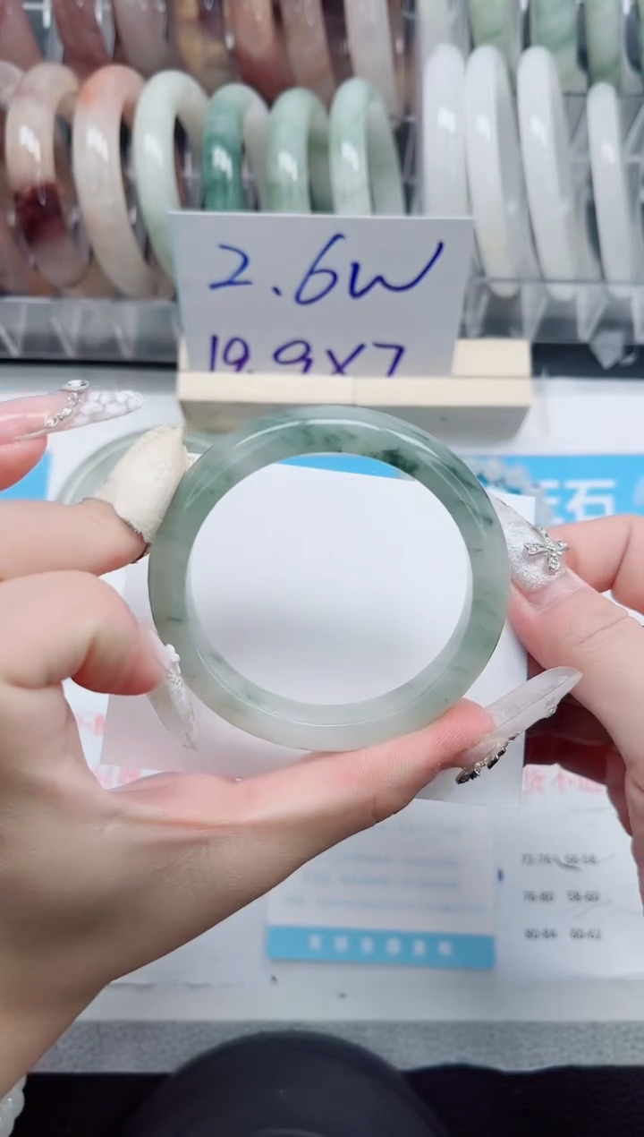 【闪购商品】石英质玉手镯未镶嵌A77-53.2