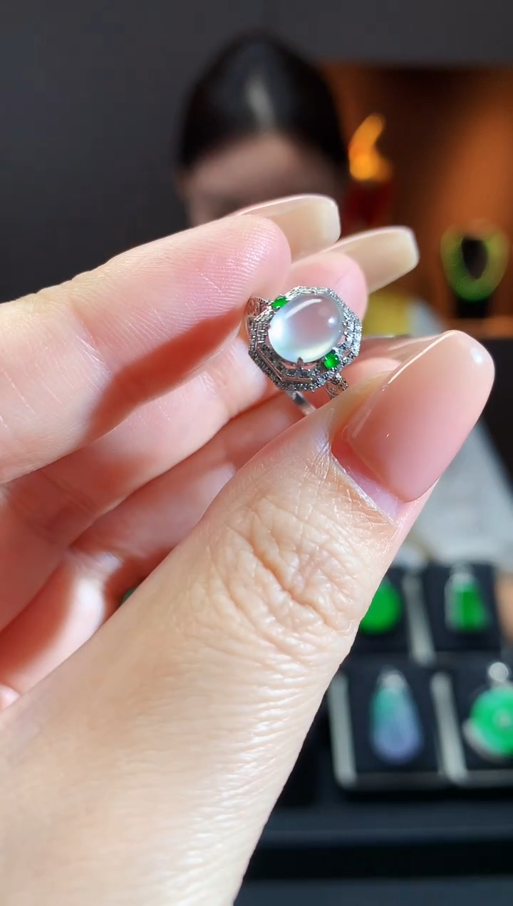 【闪购商品】翡翠吊坠(不含链)18K金镶嵌蛋面戒指