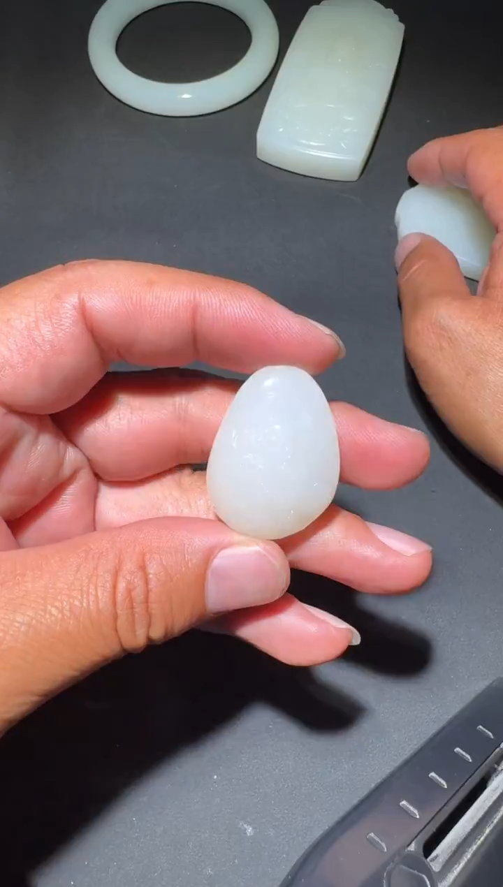 未镶嵌和田玉（糖玉）车挂和田玉