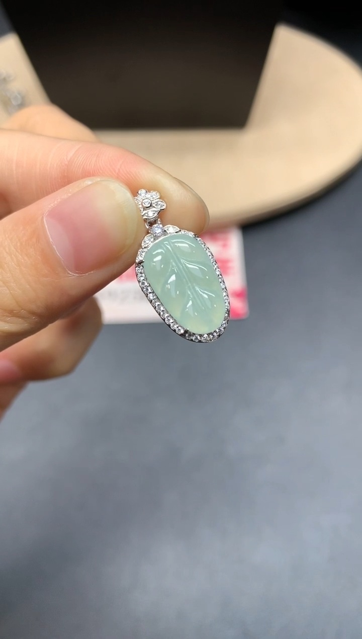 【闪购商品】翡翠吊坠(不含链)银S925镶嵌叶子【多样性发其一】