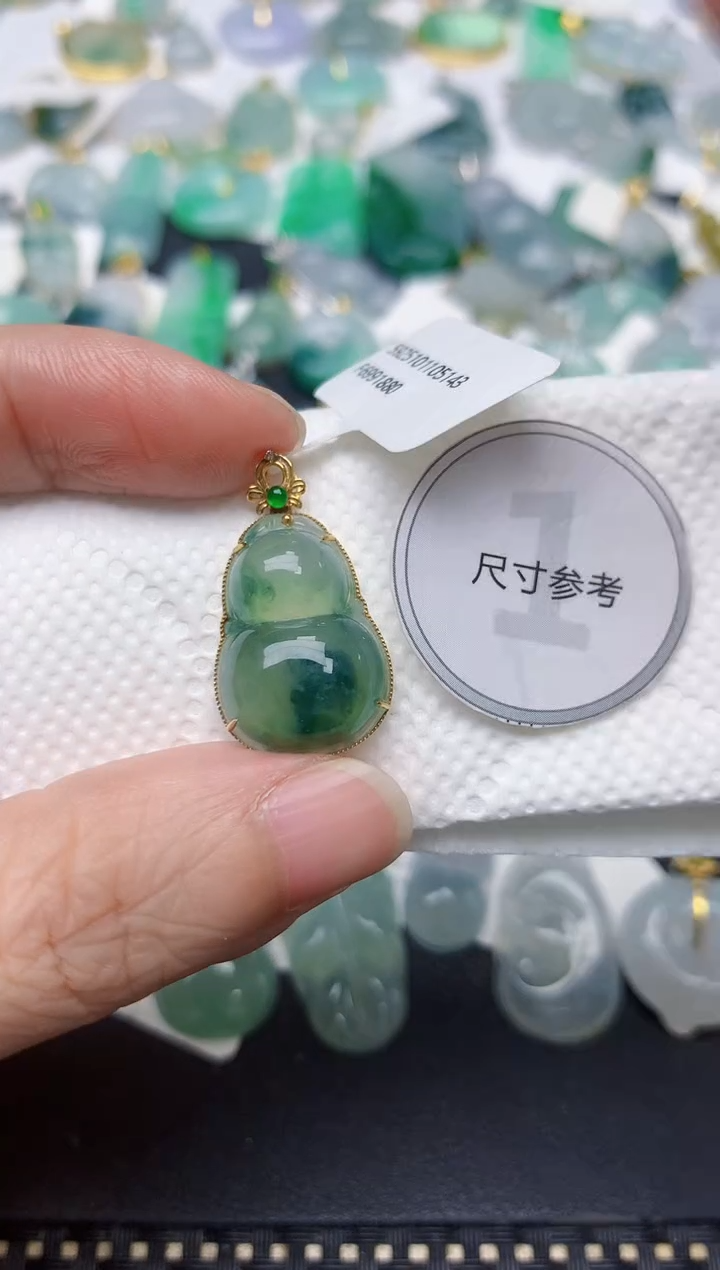 颈饰18K金镶嵌翡翠天然缅甸A货翡翠