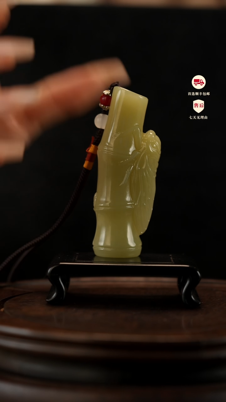 云南石竹叶青雕刻：知足常乐手把件摆件挂件
