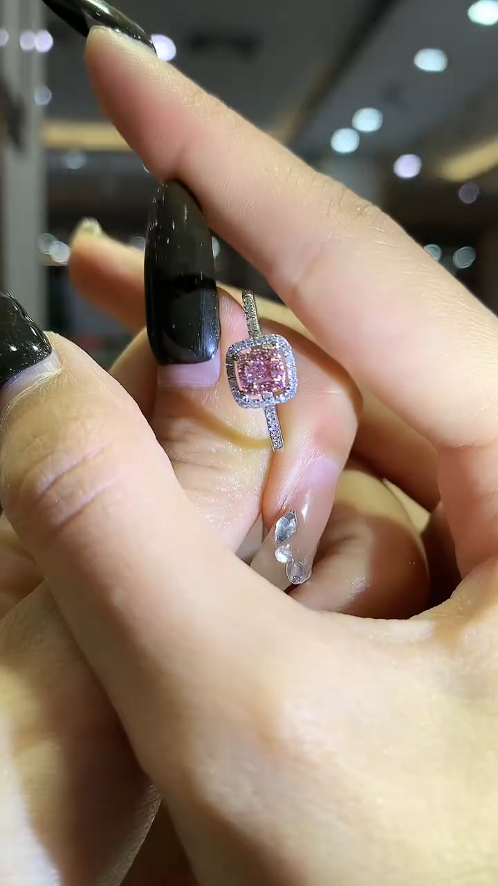 【闪购商品】钻石戒指18K金镶嵌钻石戒指